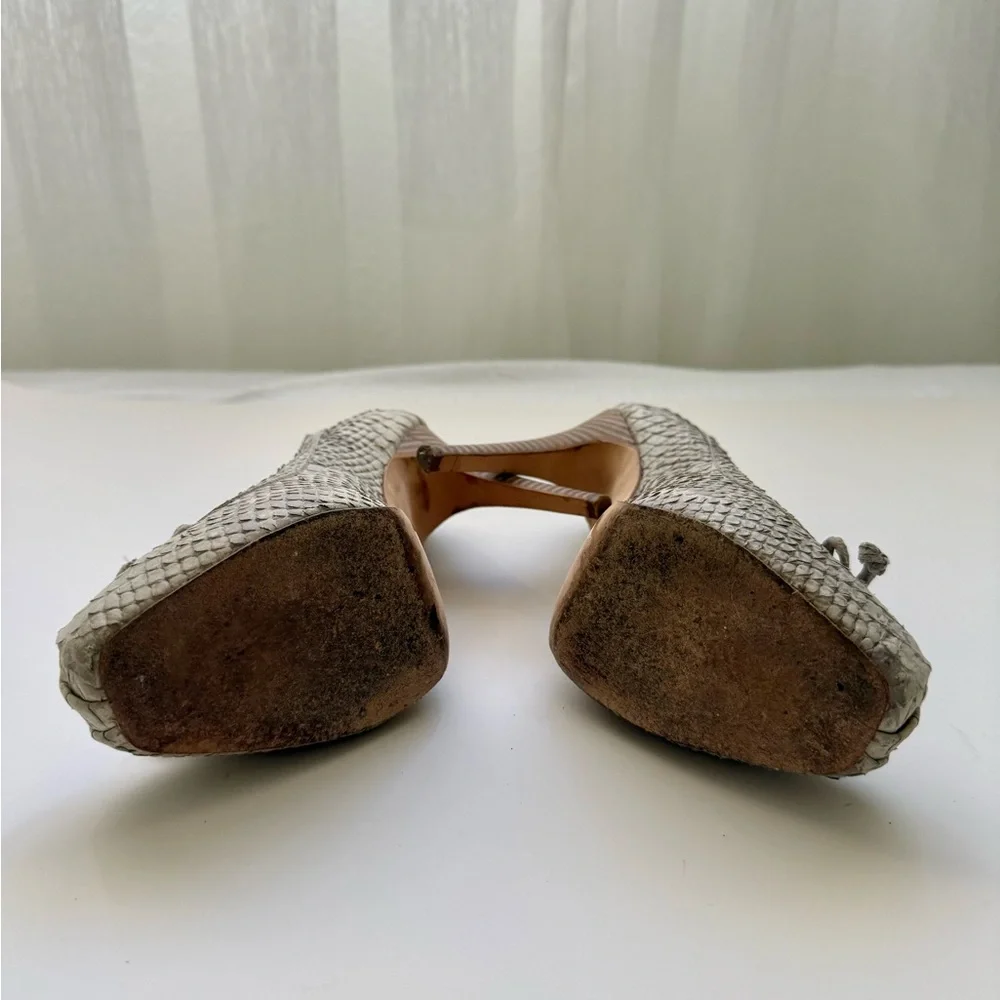 BCBGMaxAzria Gray Snakeskin Print Heels size 7 . Animal Print Stiletto Pumps - Picture 9 of 11